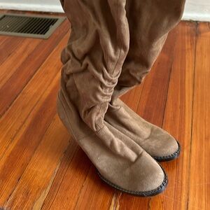 Size 7 soft heeled boots